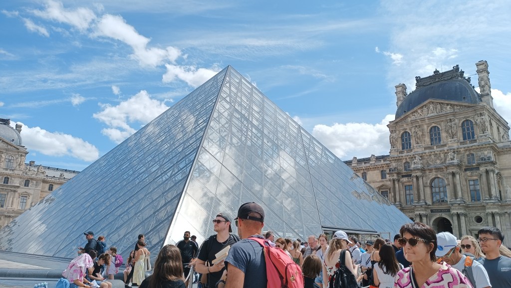 羅浮宮 (Louvre Museum)