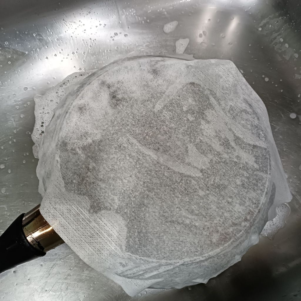 廚房/烤盤拔油去汙鏡面潔亮劑 使用中