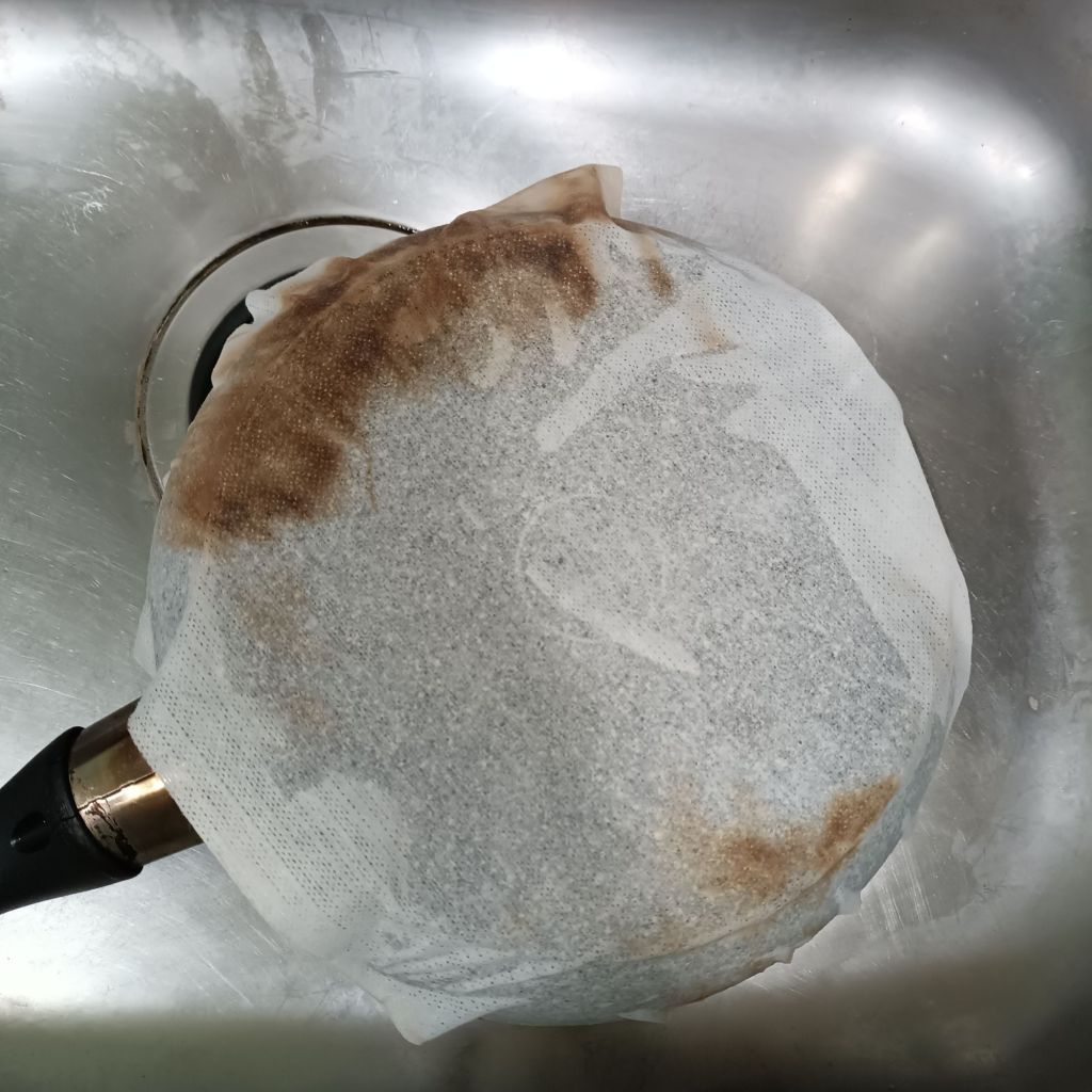 廚房/烤盤拔油去汙鏡面潔亮劑 使用中