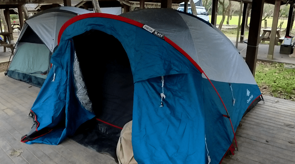 龍門公園露營區搭帳篷
