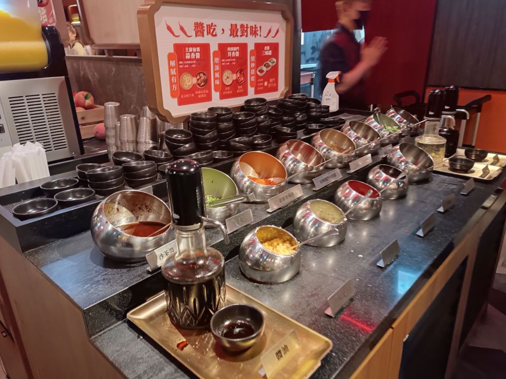 台北麻辣火鍋推薦-向辣麻辣鍋吃到飽 自助吧